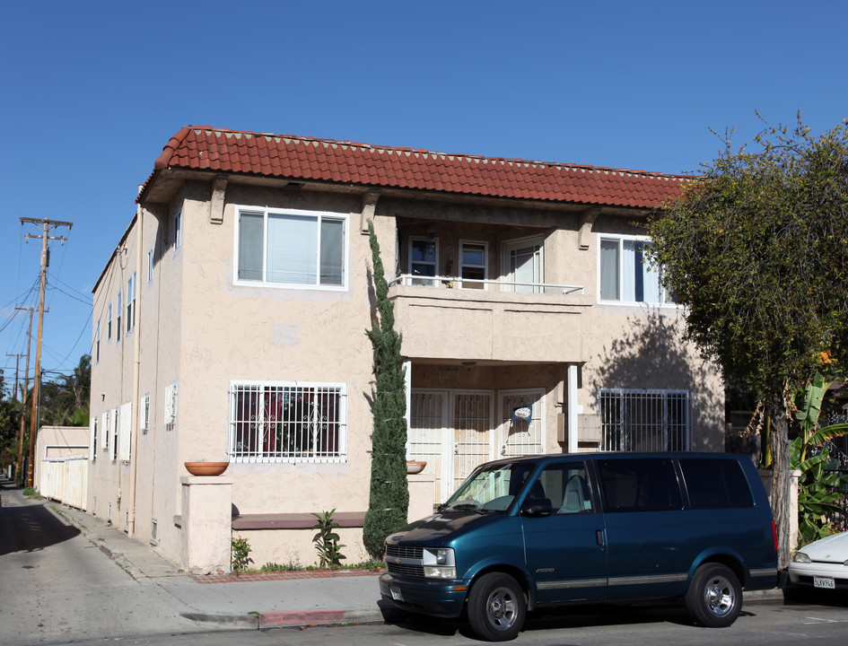 2123-2131 E 7th St in Long Beach, CA - Building Photo