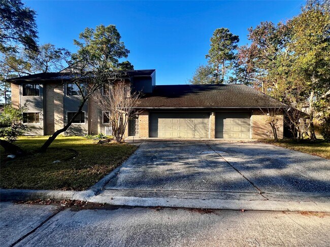 2002 Tucumcari Dr in Houston, TX - Building Photo - Building Photo