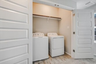 204 Crescent St in Georgetown, TX - Building Photo - Building Photo