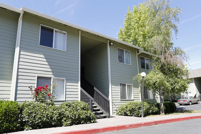 Gresham Village Square Apartments in Gresham, OR - Foto de edificio - Building Photo