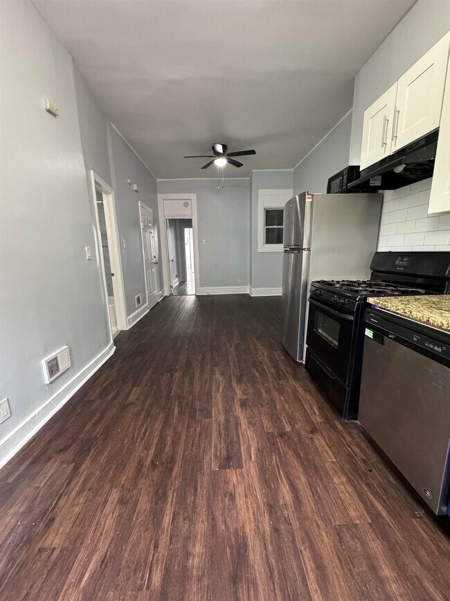 614 BRAMHALL Ave in Jersey City, NJ - Building Photo - Building Photo