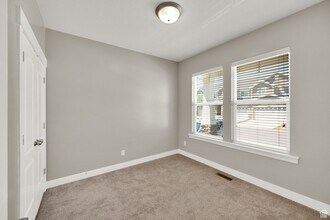 931 S 2040 W in Orem, UT - Building Photo - Building Photo