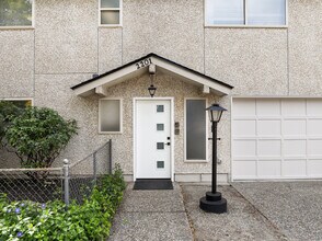 2201 NW 64th St in Seattle, WA - Building Photo - Building Photo