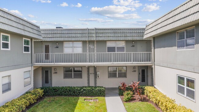 723 Flanders Dr in Delray Beach, FL - Building Photo - Building Photo