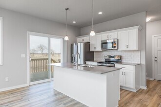 1701 Ashwood Ave in Norwalk, IA - Foto de edificio - Building Photo