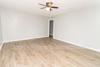 3600 Oakland Terrace in Red Bank, TN - Building Photo - Building Photo