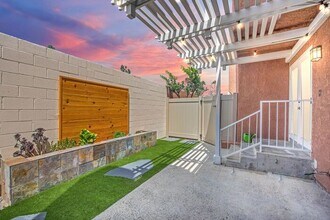 606 Terrace Cir in Huntington Beach, CA - Building Photo - Building Photo