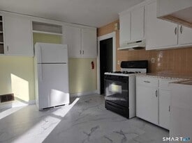 29 8th St in Derby, CT - Building Photo