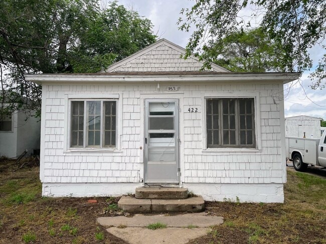 422 Walker St in Hutchinson, KS - Building Photo - Building Photo