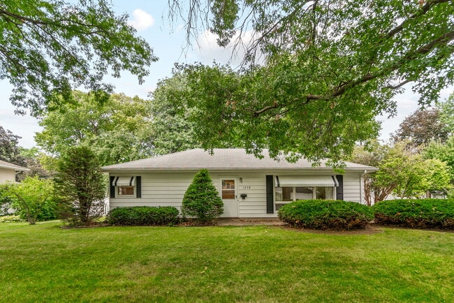 1238 S Hill Dr in Waterloo, IA - Building Photo - Building Photo