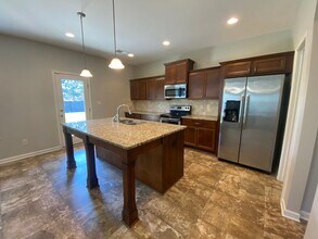 106 Brown Thrasher Ln in Kathleen, GA - Foto de edificio - Building Photo