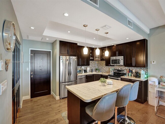 3212 NE 12th St, Unit 505 in Pompano Beach, FL - Building Photo - Building Photo