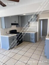 2716 Trent St in Bakersfield, CA - Building Photo - Building Photo