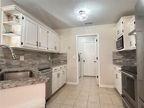 1381 E Amber Dr in Fayetteville, AR - Building Photo - Building Photo