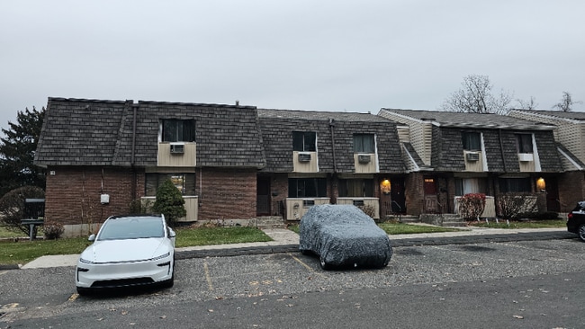 266 High Path Rd in Windsor, CT - Building Photo - Building Photo