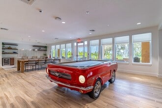 Saunders Lakefront Living in Mount Dora, FL - Foto de edificio - Building Photo