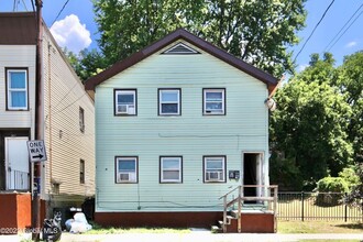 382 10th St in Troy, NY - Building Photo - Building Photo