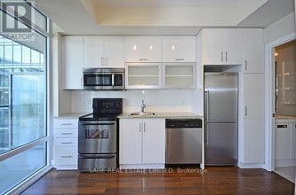 90 Stadium Rd in Toronto, ON - Building Photo - Building Photo
