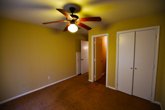 1213 Oney Hervey in College Station, TX - Building Photo - Interior Photo