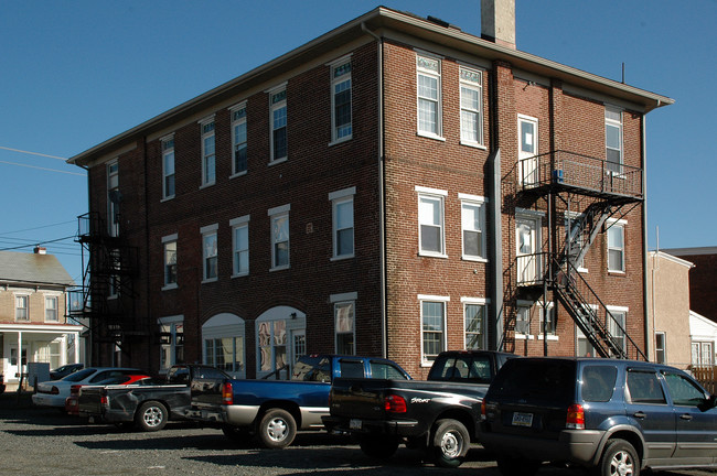 1244 E Philadelphia Ave in Gilbertsville, PA - Foto de edificio - Building Photo