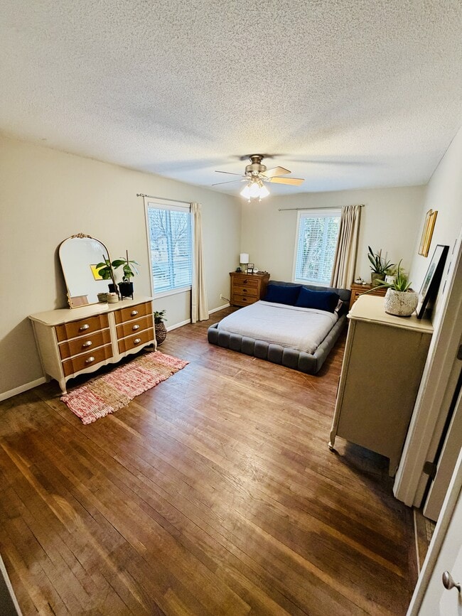 2060 Rockstone Ln in New Brighton, MN - Foto de edificio - Building Photo