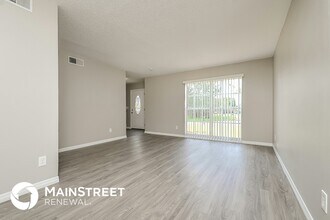 1690 Palm Leaf Dr in Brandon, FL - Foto de edificio - Building Photo