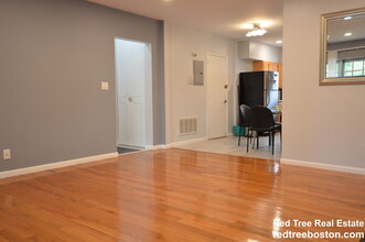 170 Lake Shore Rd, Unit 2 in Boston, MA - Building Photo - Building Photo