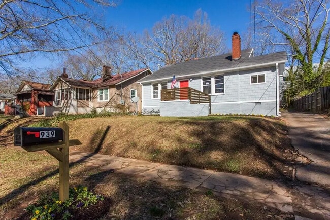 property at 939 Deckner Ave SW