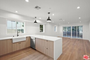 1331 N June St in Los Angeles, CA - Building Photo