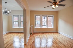 1329 W Touhy Ave in Chicago, IL - Building Photo