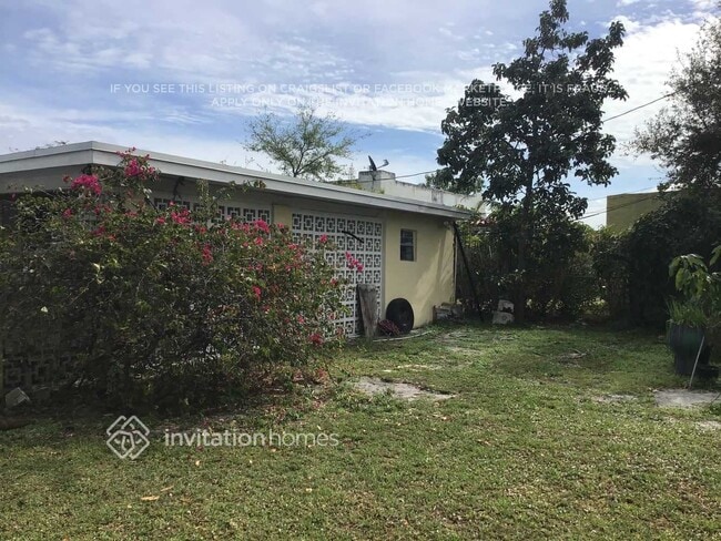 206 Cypress Dr in Lake Park, FL - Building Photo - Building Photo