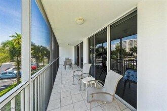 3 Bluebill Ave in Naples, FL - Building Photo - Building Photo