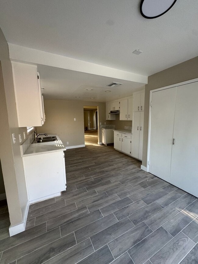 7341 Encinitas Ct in Fontana, CA - Building Photo - Building Photo