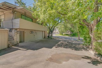 2400 Jarratt Ave-Unit -C in Austin, TX - Building Photo - Building Photo