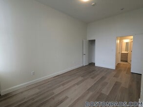 1079 Commonwealth Ave, Unit 201 in Boston, MA - Building Photo - Building Photo