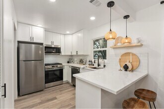 5370 Moddison Ave in Sacramento, CA - Building Photo - Building Photo