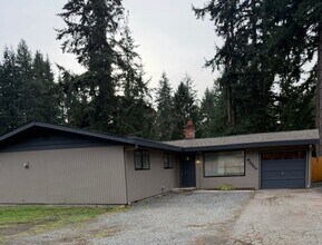 21330 Cypress Way in Lynnwood, WA - Building Photo - Building Photo