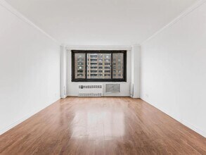 185 Hall St in Brooklyn, NY - Building Photo - Building Photo