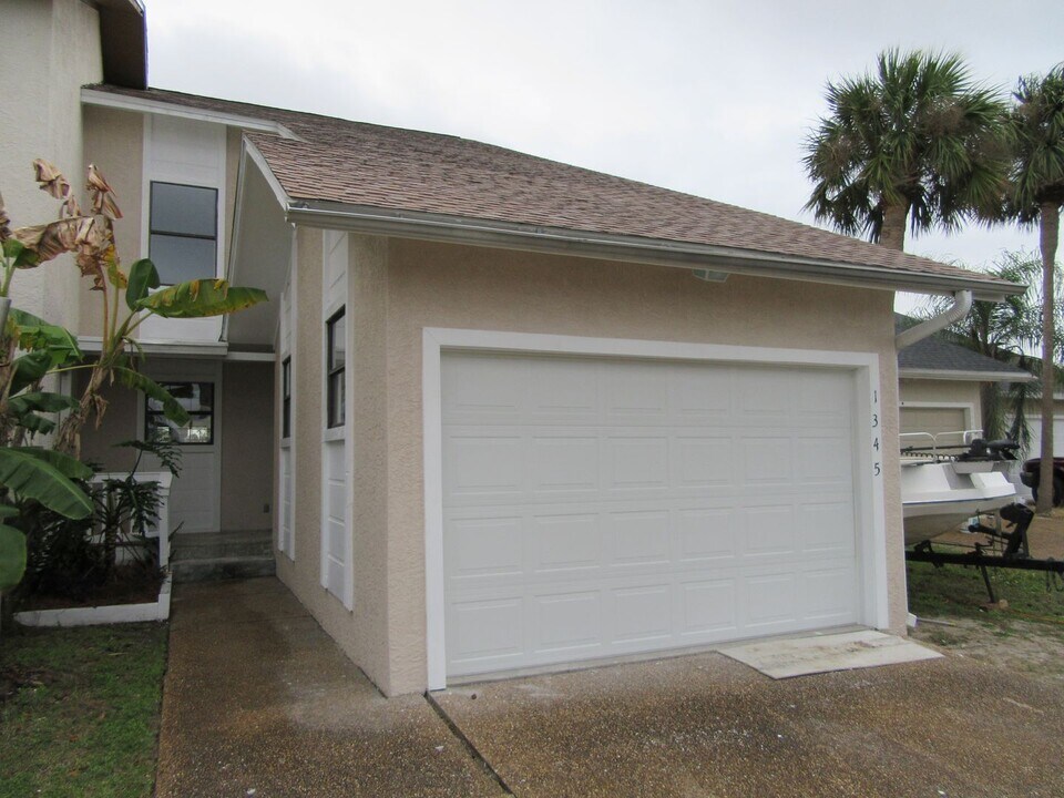 1345 Capri Dr in Panama City, FL - Building Photo