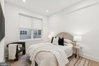 30 W Allens Ln, Unit 216 in Philadelphia, PA - Foto de edificio - Building Photo