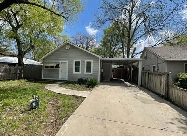property at 415 S Carter Ave
