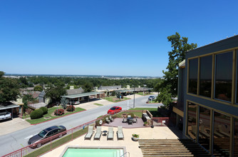 Vista Shadow Mountain in Tulsa, OK - Building Photo - Building Photo