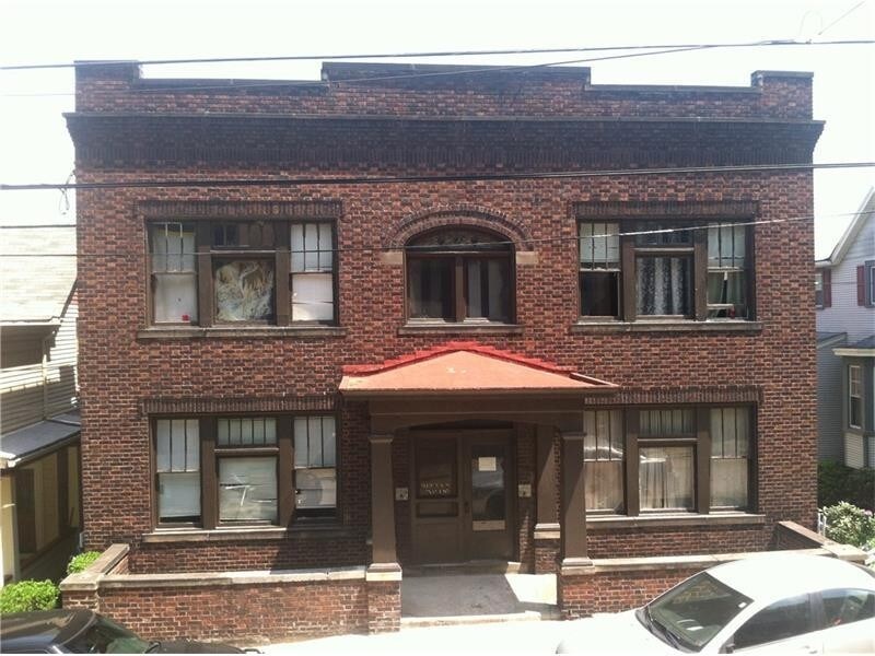 404 Lookout Ave in Charleroi, PA - Building Photo