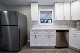 169 Hutton St-Unit -2R in Troy, NY - Building Photo - Building Photo