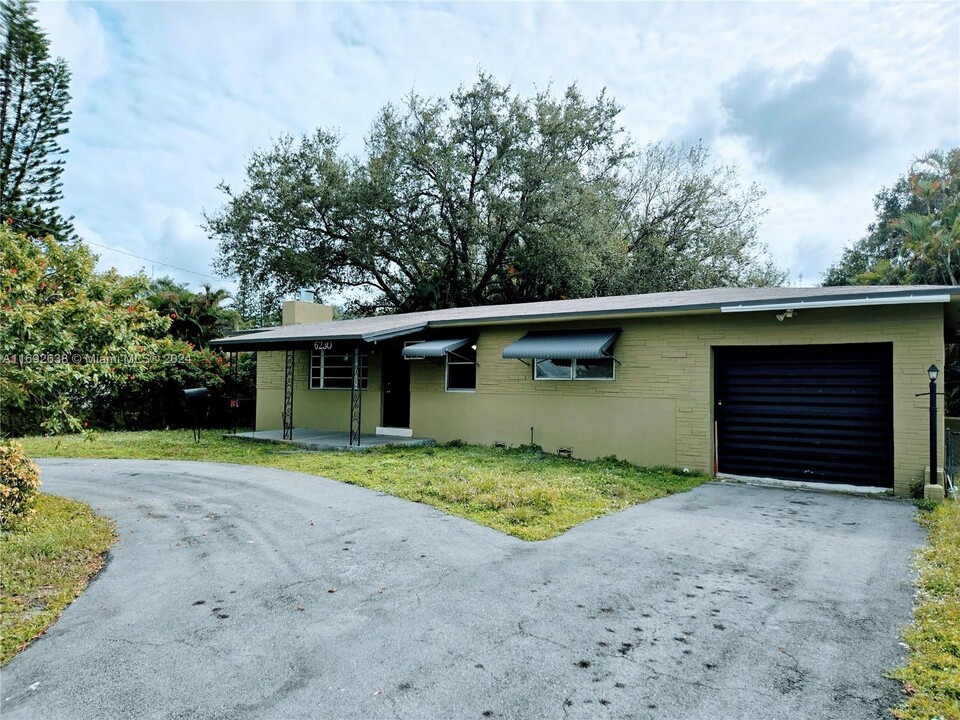 6230 SW 26th St in Miramar, FL - Building Photo