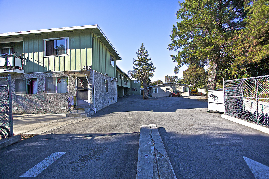 370 Redwood Ave in Redwood City, CA - Building Photo