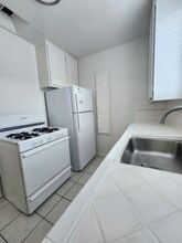 7032 La Tijera Blvd in Los Angeles, CA - Foto de edificio - Building Photo