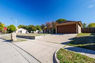 3501 Green Hill Dr in Arlington, TX - Building Photo - Building Photo