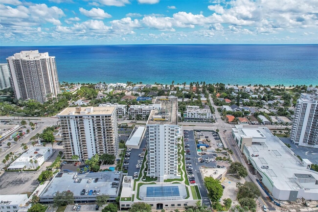 3015 N Ocean Blvd in Fort Lauderdale, FL - Foto de edificio - Building Photo