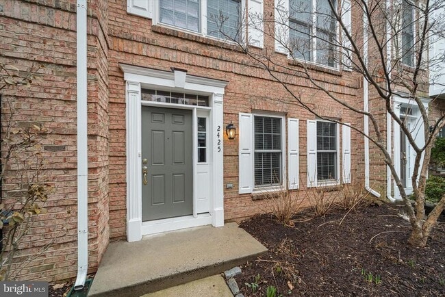 2425 Huntington Park Dr in Alexandria, VA - Building Photo - Building Photo